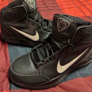 EUC Women's Nike basketball shoes